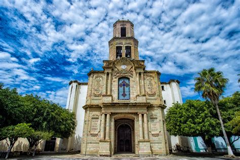 Fachada y torre de la iglesia de Nuestra Señora de la Asunción en Valdemoro