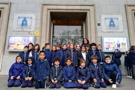 fachada y entorno Colegio La Inmaculada Hortaleza