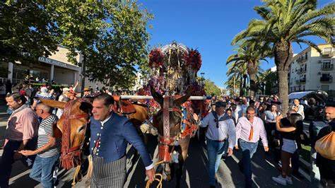 Simpecado durante el recorrido en Huelva