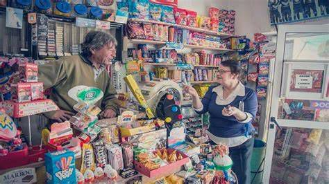 kiosco tradicional en barrio de Madrid