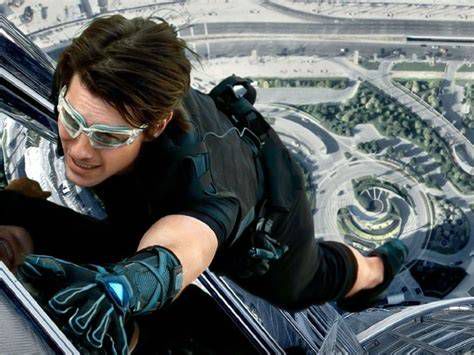 Tom Cruise realizando escenas de acción en Misión Imposible
