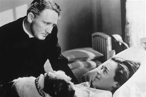 Spencer Tracy en el papel del padre Flanagan