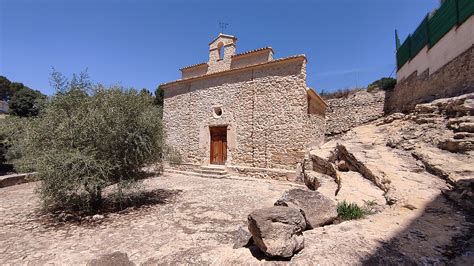 ermita Virgen de Gracia y templete junto al jardín