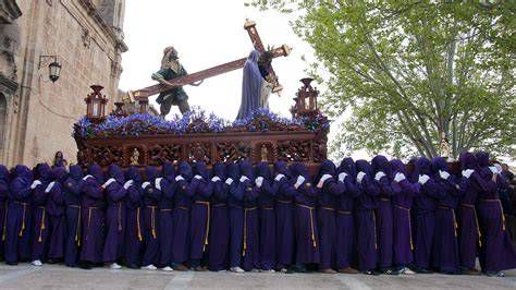 Procesión religiosa en la parroquia Santa Rita