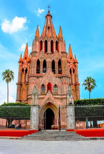 Fachada de la Iglesia de San Miguel Arcángel en General Ricardos