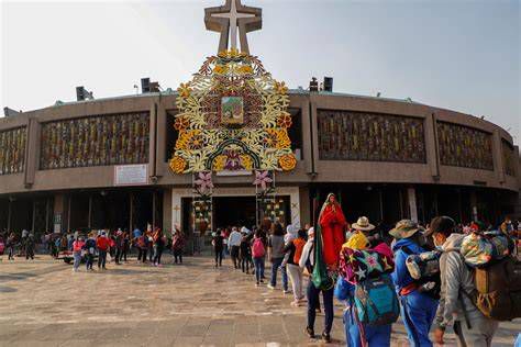 Basílica de Guadalupe y peregrinos