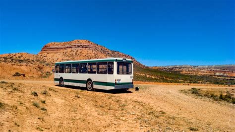 rodaje en desierto y autobús del reparto