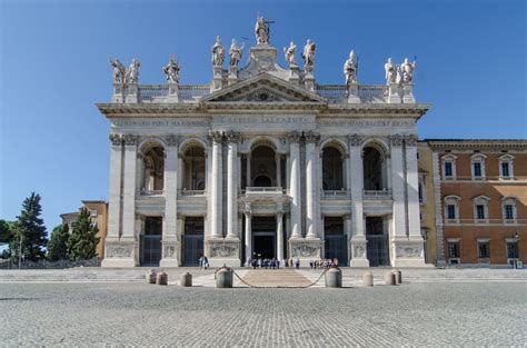 fachada de la Basílica de San Juan de Letrán