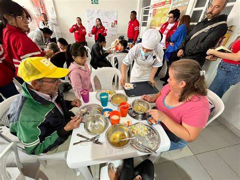Comedor comunitario y reparto de alimentos