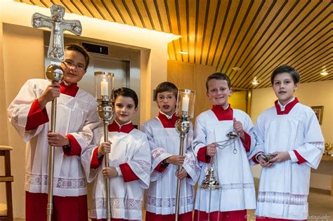 Monaguillos participando en peregrinación anual