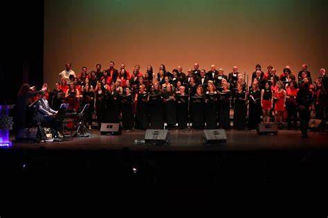 Coral polifónica en celebración litúrgica
