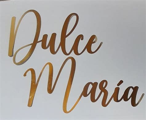 Imagen simbólica del Dulce Nombre de María: iconografía con el nombre de María en letras doradas
