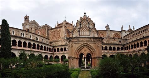 Monasterio de Guadalupe y Plaza de Santa María