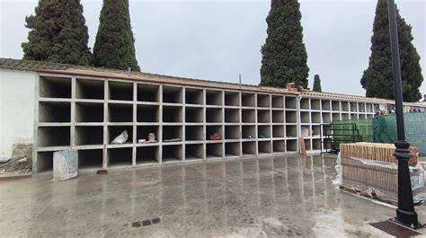 Plano del proyecto y columnas de nichos del cementerio