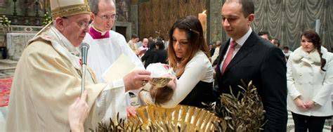 Imagen de una ceremonia de bautismo con música en la iglesia