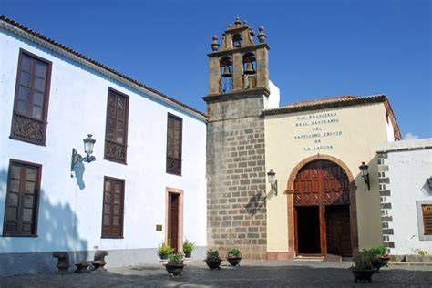 Real Santuario del Santísimo Cristo de La Laguna - fachada y procesión