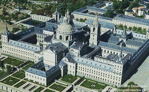 Vista aérea de la finca Prado Nuevo en El Escorial con el fresno y la ubicación de la capilla