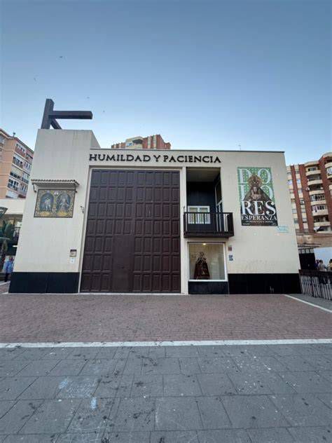 Fachada de la Casa Hermandad y Mosaico de los Titulares