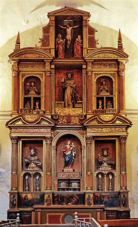 Fotografía histórica del retablo de Santo Domingo y el Cristo de Mena