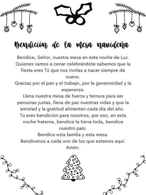 Bendición navideña familiar junto al árbol