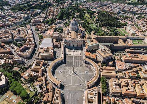 Vista aérea de la Basílica de San Pedro en el Vaticano