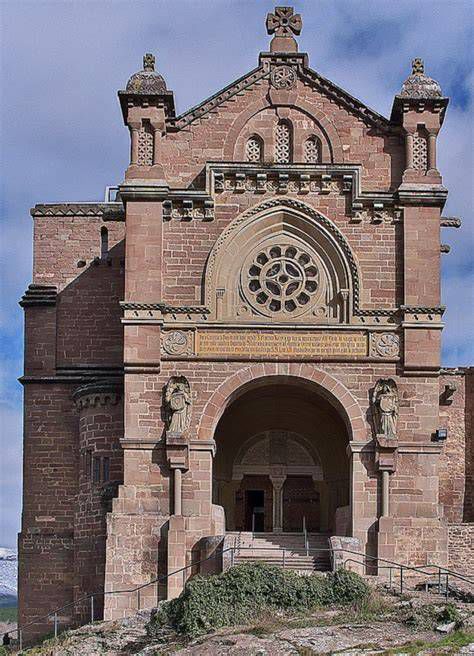 Fachada neorrománica de la Basílica de Javier