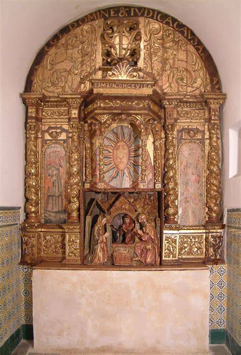 Imagen del retablo de la Virgen de los Mareantes y el artesonado renacentista
