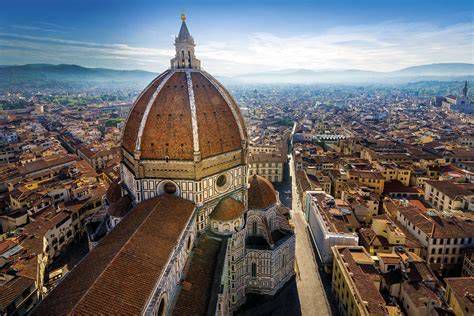 Vista aérea de la Catedral de Santa María del Fiore con su cúpula y campanario