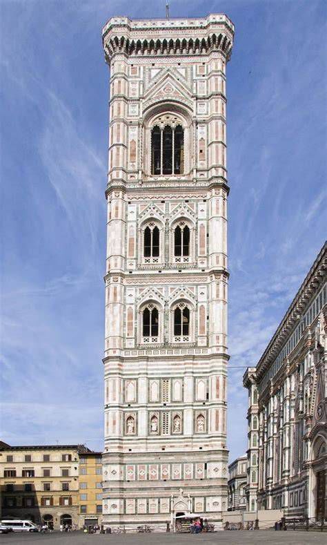 El Campanario de Giotto y el Baptisterio de San Giovanni junto a la catedral