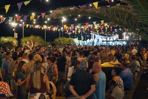 Celebración de la sardinada popular en las Fiestas del Carmen