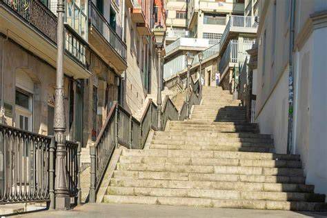 Camino a la Basílica de Begoña: Escaleras de Mallona y Ascensor
