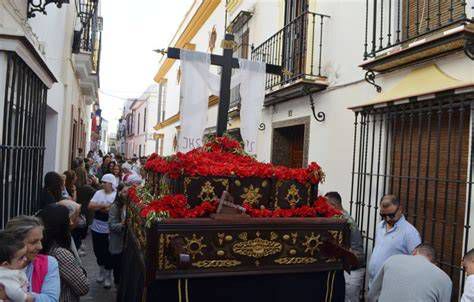 Procesión terrestre y ofrenda floral en la iglesia de San Francisco