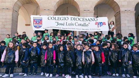 Alumnos del Colegio Diocesano participando en taller internacional