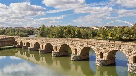 Fotografía antigua del puente tradicional y el valle del Manzanas en Nuez de Aliste