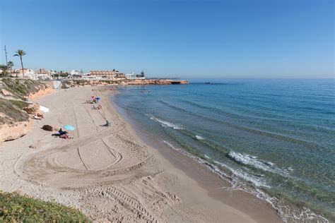 Playa de los Jesuitas: paseo marítimo y chiringuitos