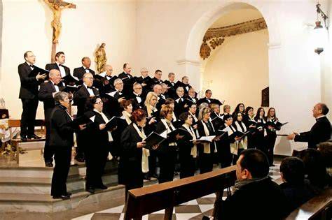 partitura y coro en misa
