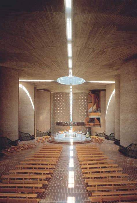 Vista externa y arquitectura del Santuario del Amor Misericordioso en Collevalenza