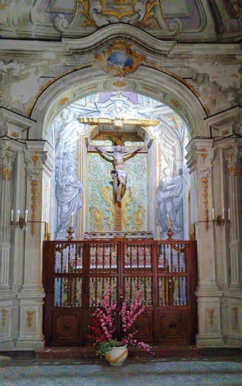 Escultura del Crucifijo en la Capilla del Santuario