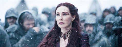 Melisandre realizando el ritual de resucitación a Jon Nieve