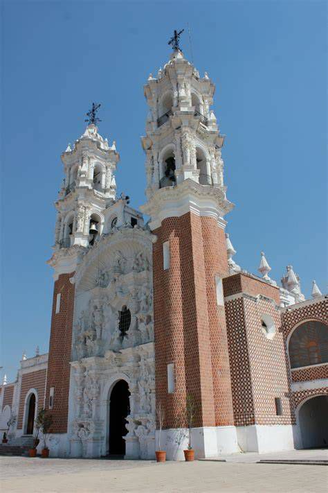 Fachada barroca de la Basílica de Ocotlán
