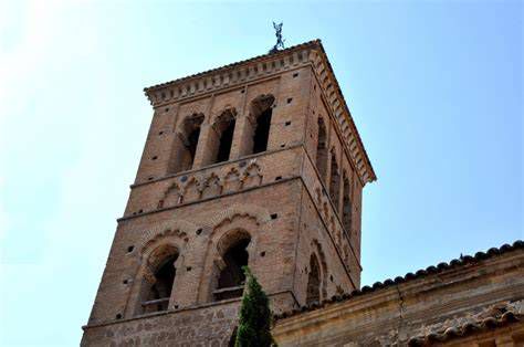 Detalle del campanario y balaústres de acceso (rehabilitación sugerida)