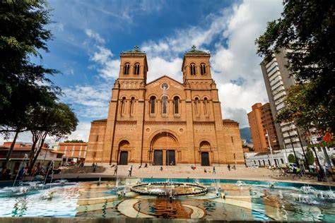 Mapa localizando la Catedral Metropolitana y otras iglesias señaladas en Medellín