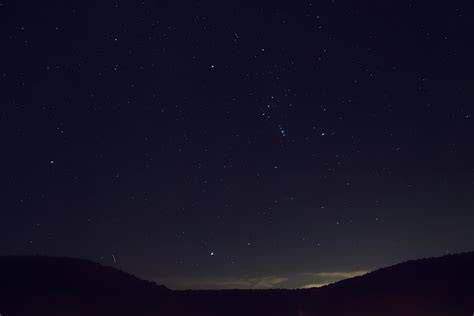 Vista nocturna del cielo estrellado en el Monte Sinaí