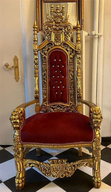 Trono barroco de pino rojo dorado: detalle de talla y policromía