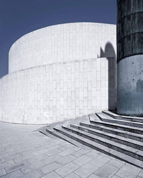 Vista arquitectónica exterior del Centro Ecuménico Abraham