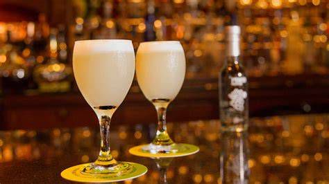 El Pisco Sour Catedral servido en una elegante copa del Gran Hotel Bolívar