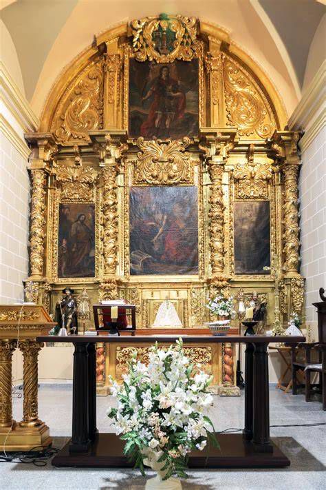 Vista interior del retablo de Santa Lucía y restauración de elementos