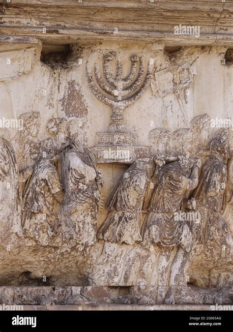 Arco de Tito: bajorrelieve del Menorah y tesoros del Templo