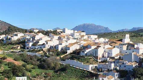 Panorámica de Algar al amanecer con indicación de horarios de Fajr y Magreb