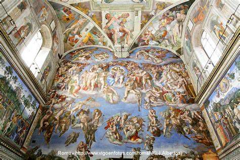 Capilla Sixtina durante un cónclave (vista de los frescos de Miguel Ángel)
